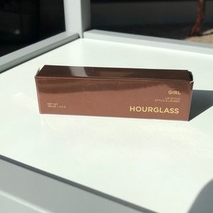 Hourglass girl lip stylo color influencer